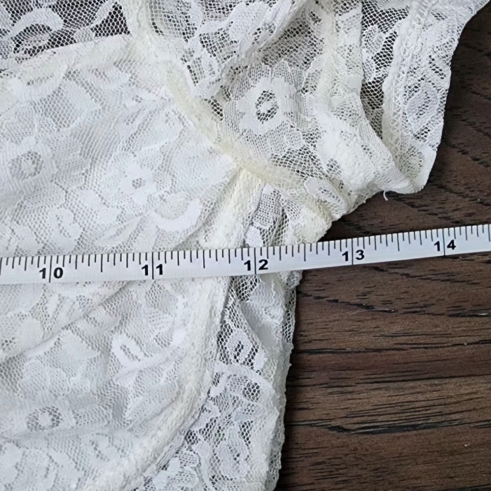 H&M white 🤍 top size XS 🦭🦢 - Picture 3 of 4